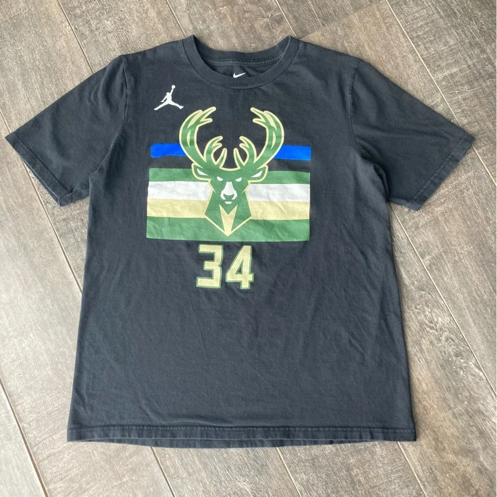 Nike Kids Milwaukee Bucks Giannis Antetokounmpo 34‎ T-Shirt Black XL 18/20